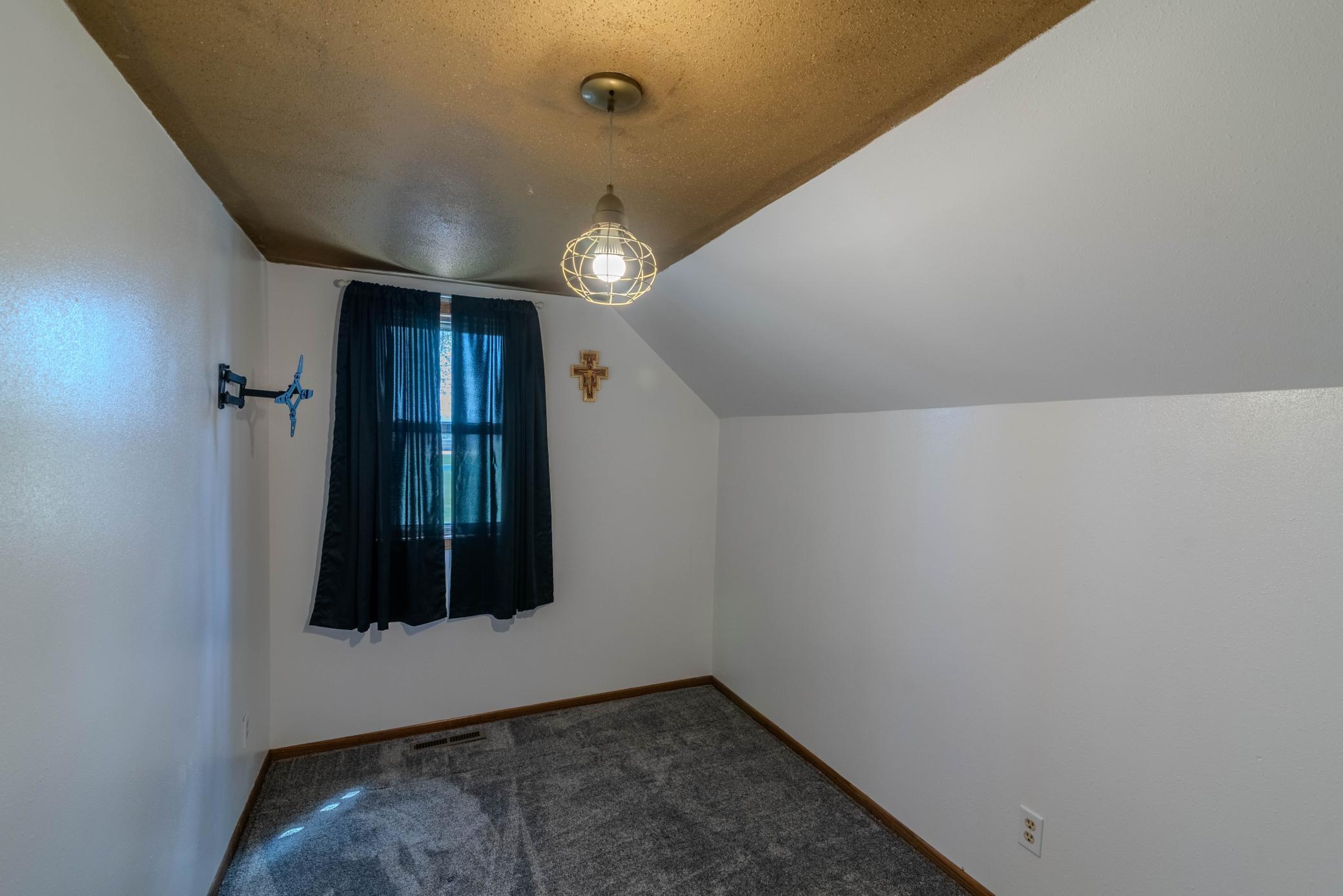 Upstairs Bedroom 3 (View 2)