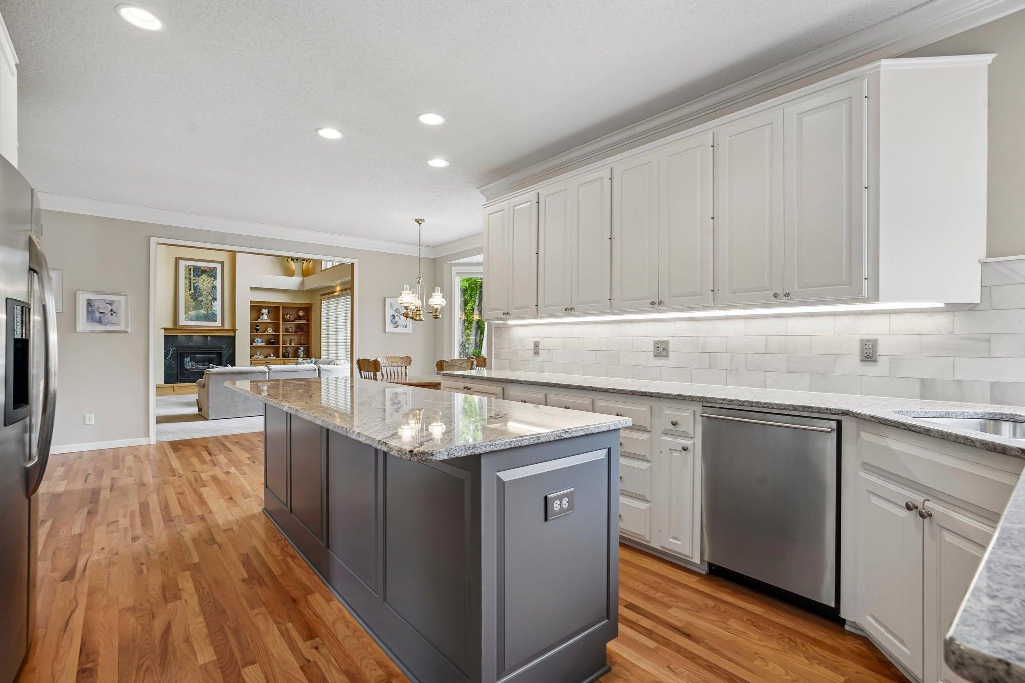 20-web-or-mls-Bluff Rd-S2305-020.jpg