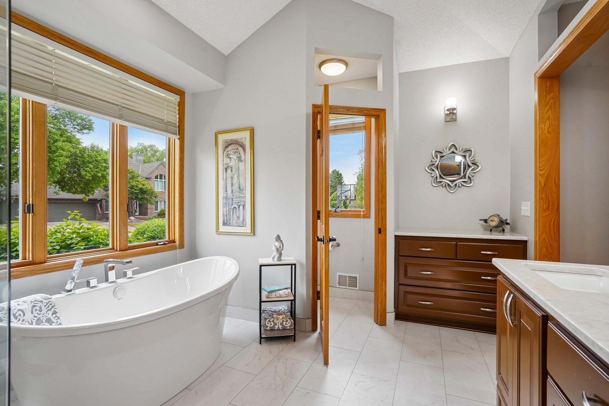 47-web-or-mls-Bluff Rd-S2305-047.jpg