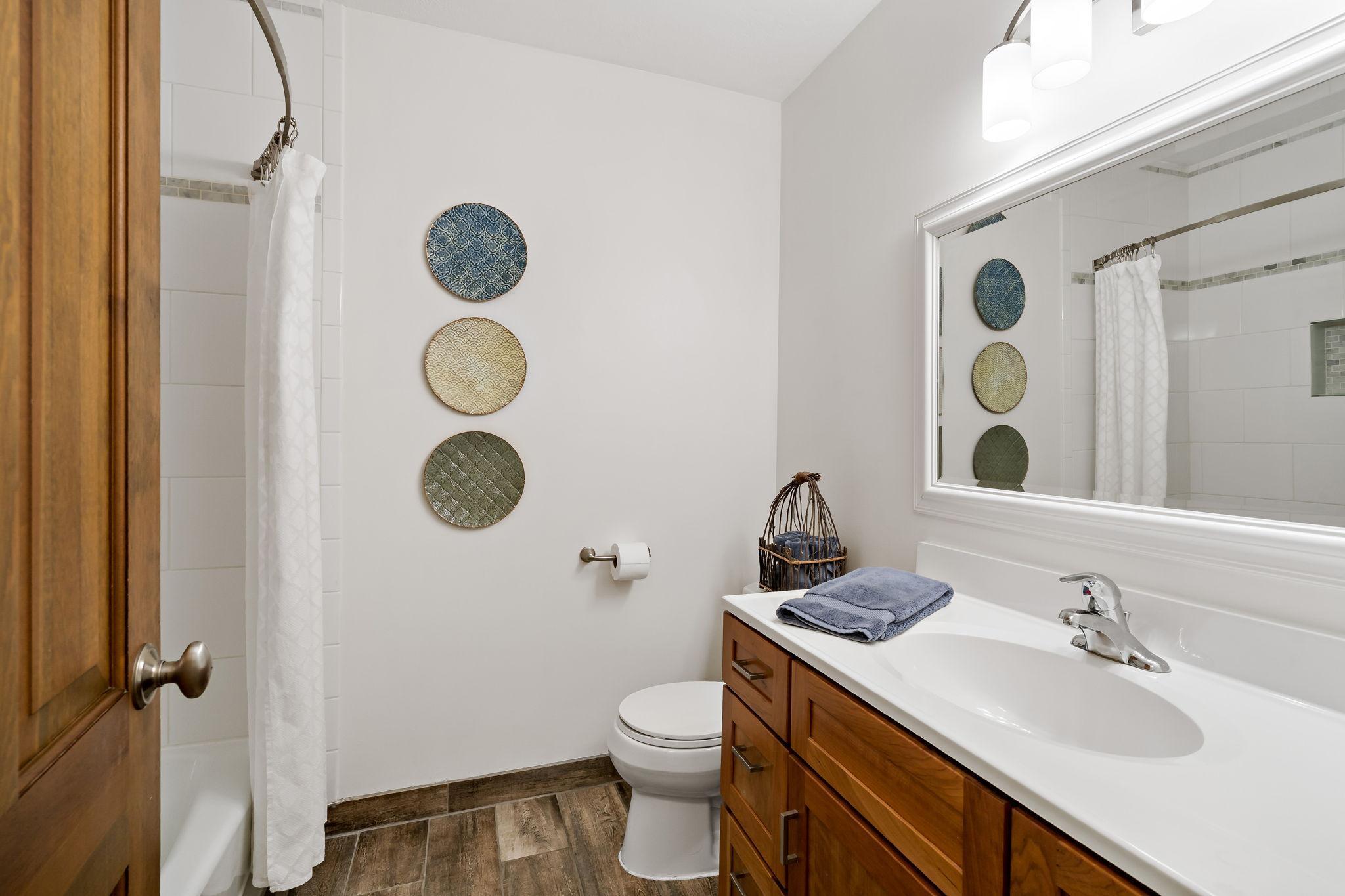 Upper level bathroom.