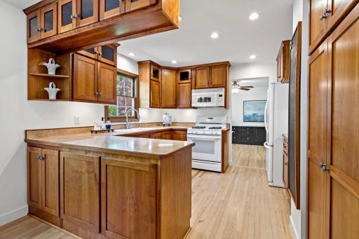 8660 Black Maple Drive, Eden Prairie, MN 55344