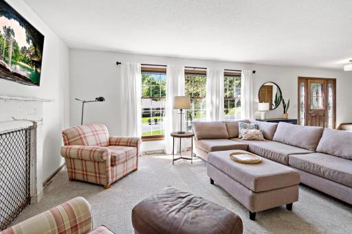 8660 Black Maple Drive, Eden Prairie, MN 55344