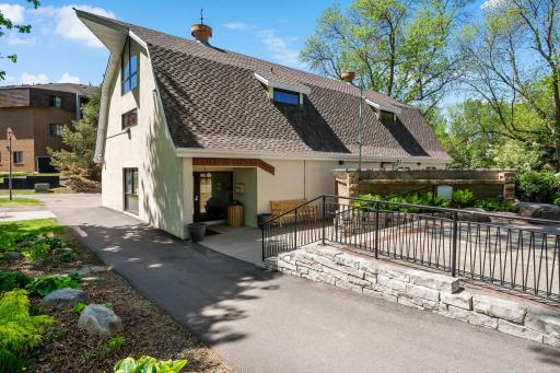 8660 Black Maple Drive, Eden Prairie, MN 55344