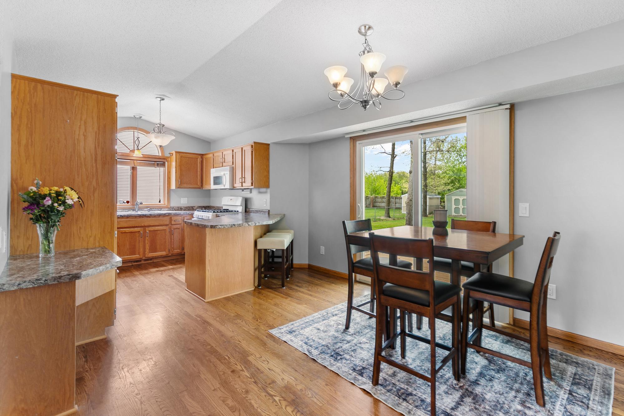 Spacious Sunny Eat-in kitchen / Dining