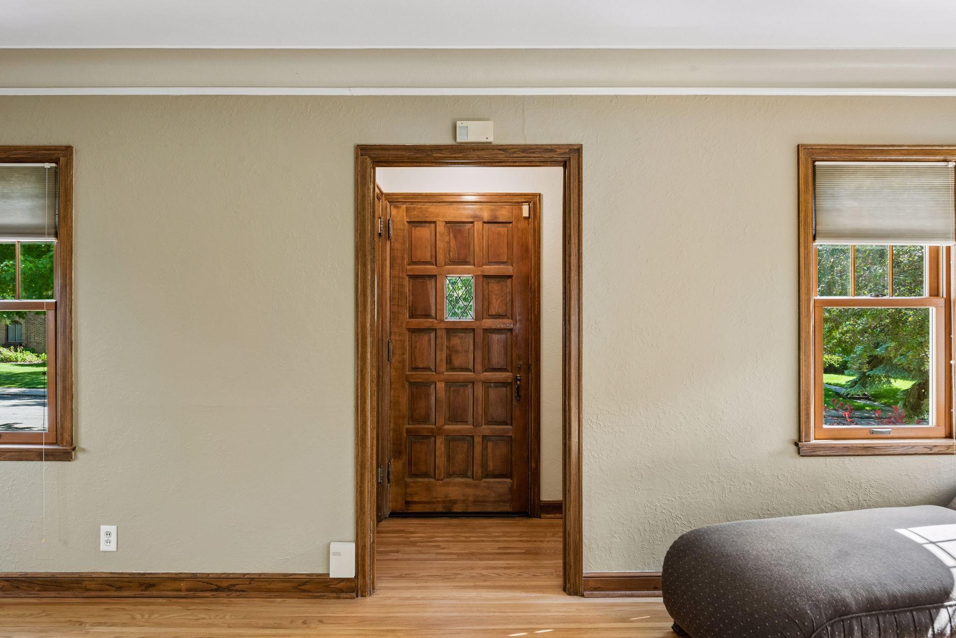 Nice foyer with closet