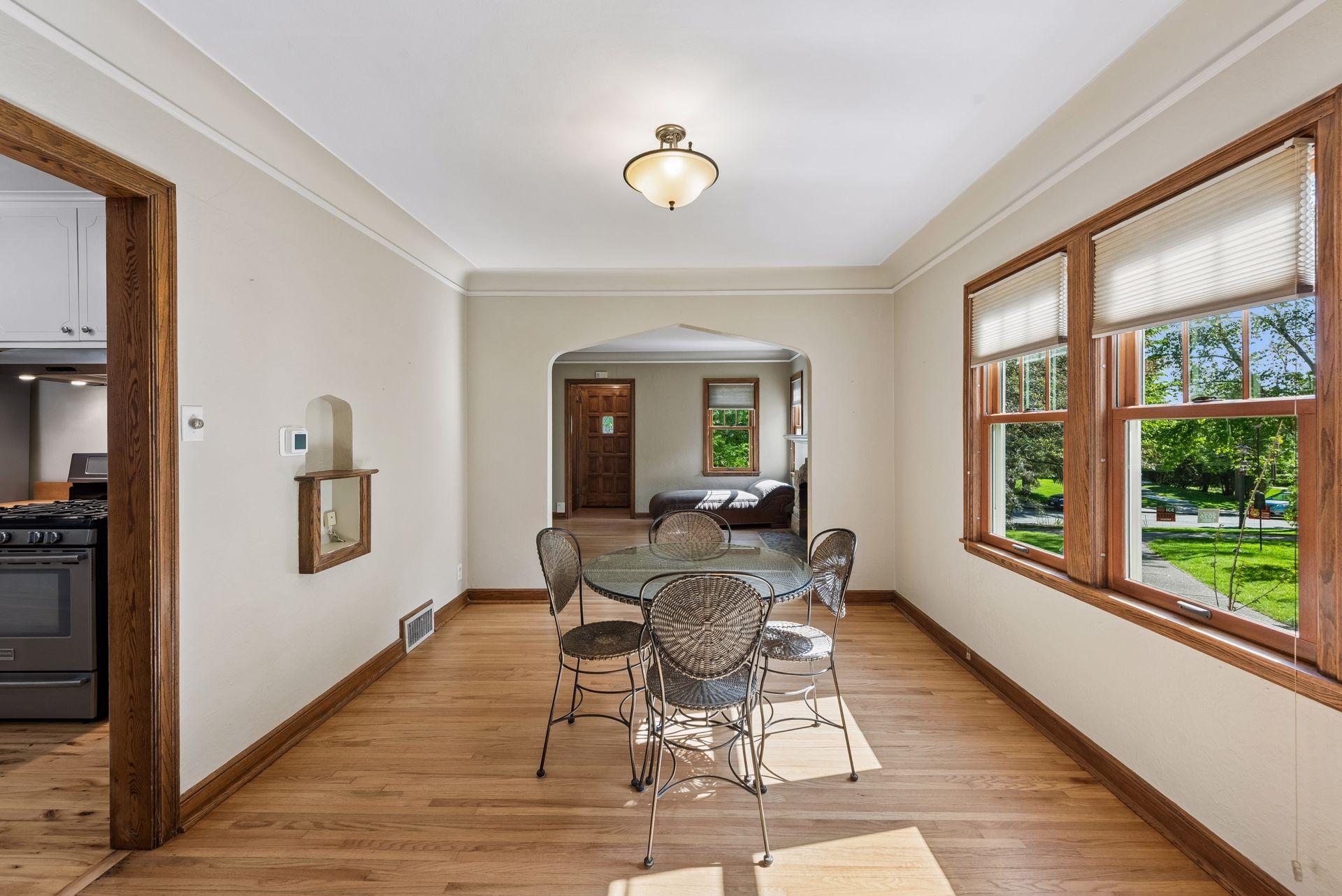 Coved ceiling and lots of natural light