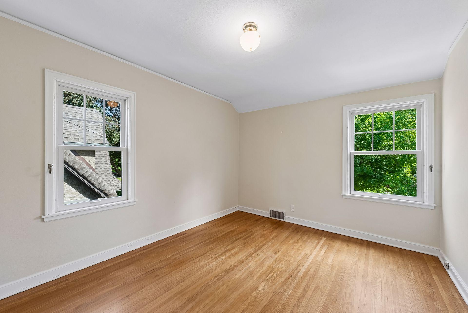 Nice sized 2nd bedroom upstairs