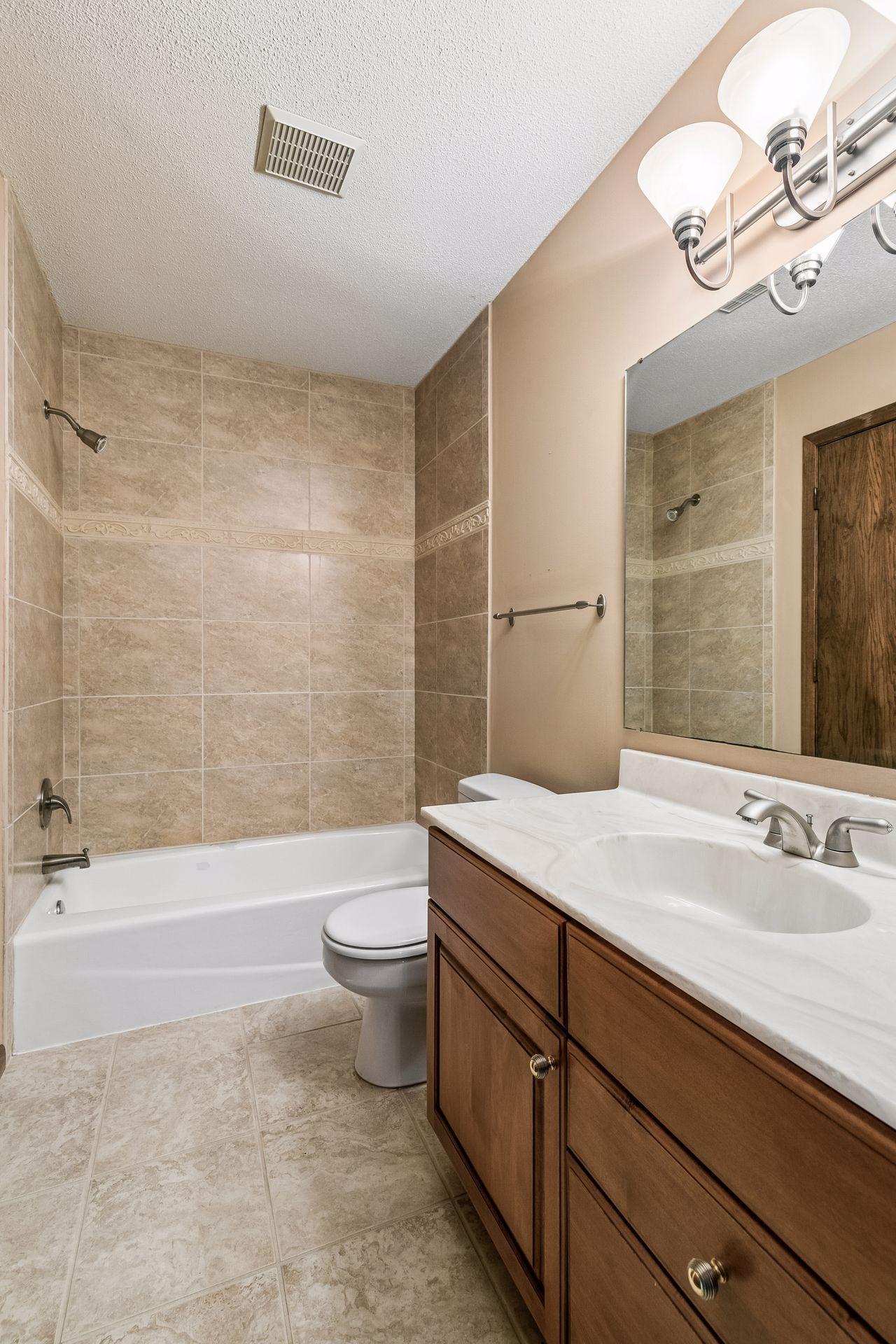 Upper level full bathroom (walk-through to primary bedroom)