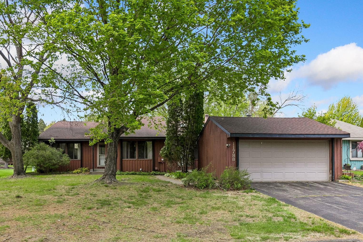 Welcome to 11788 Red Fox Drive N