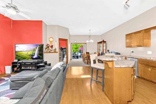 1220 Dupont Lane N, Minneapolis, MN 55444