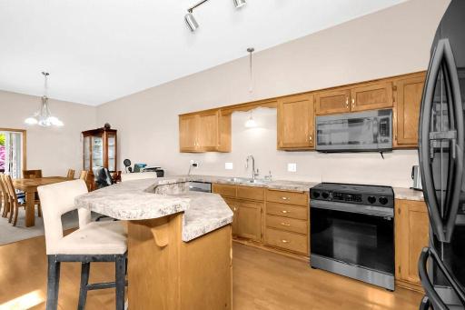 1220 Dupont Lane N, Minneapolis, MN 55444