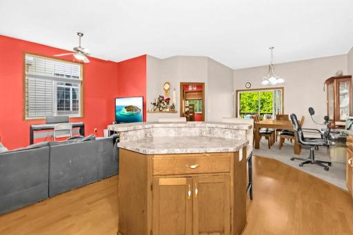 1220 Dupont Lane N, Minneapolis, MN 55444