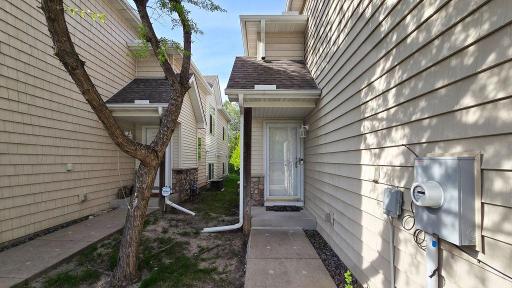 1220 Dupont Lane N, Minneapolis, MN 55444