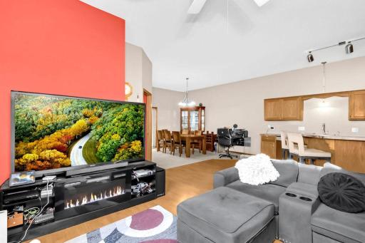 1220 Dupont Lane N, Minneapolis, MN 55444