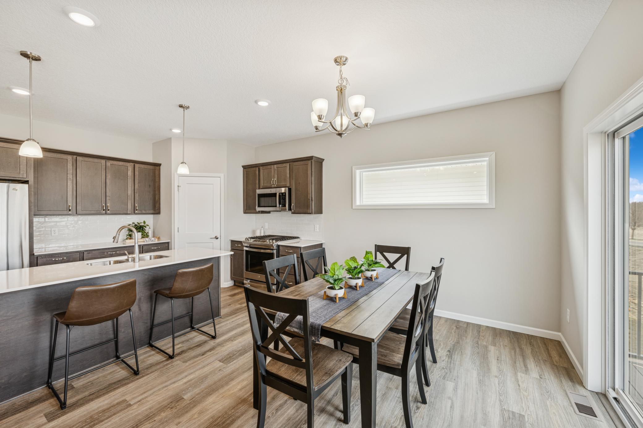 Dining-Kitchen View 7808.jpg