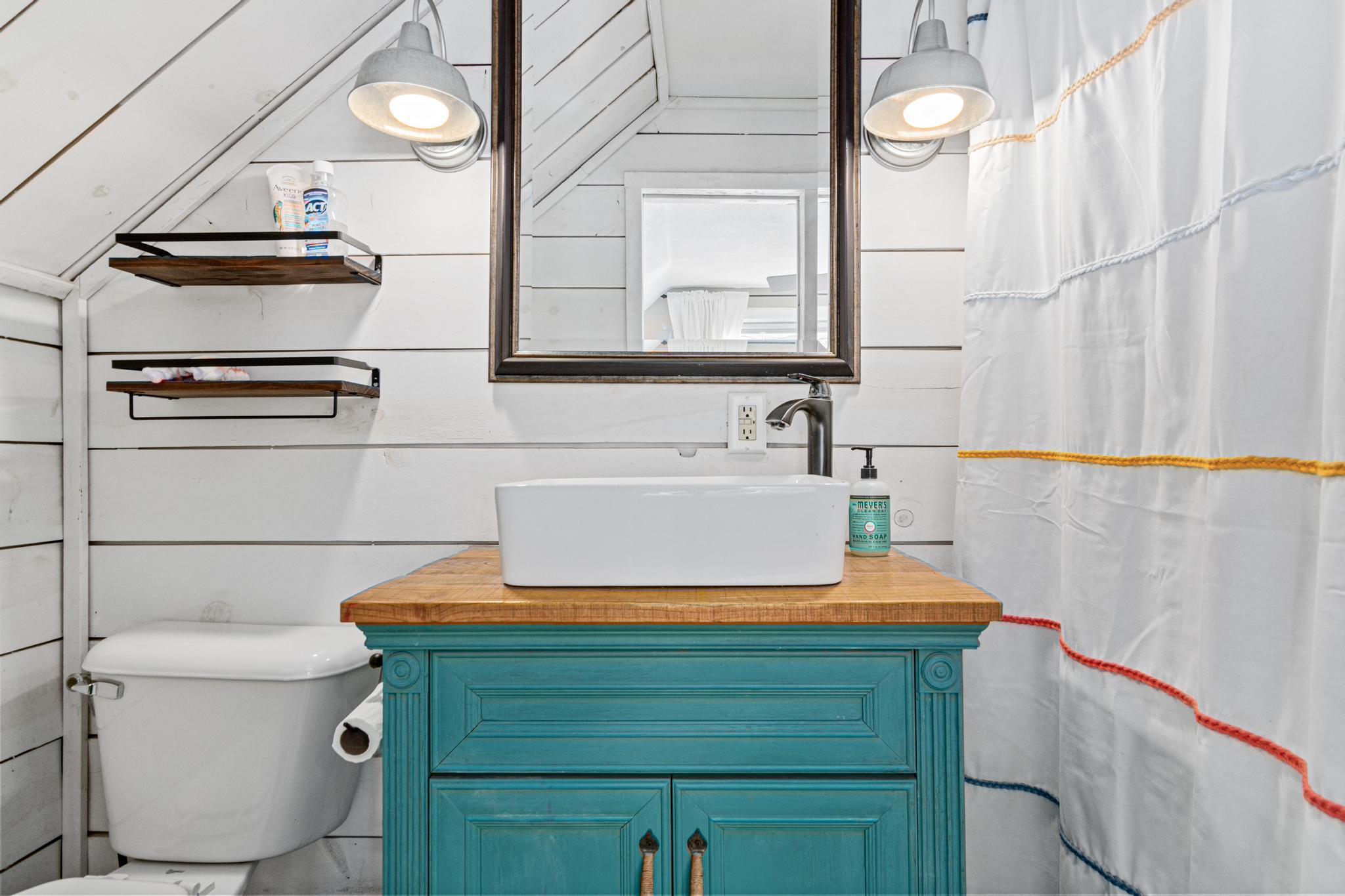 Thoughtfully updated upper-level bath