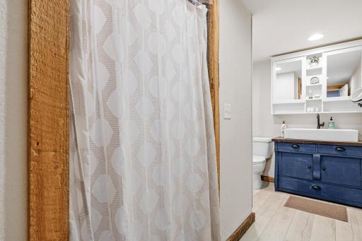 Additional storage and convenience in the en-suite bath
