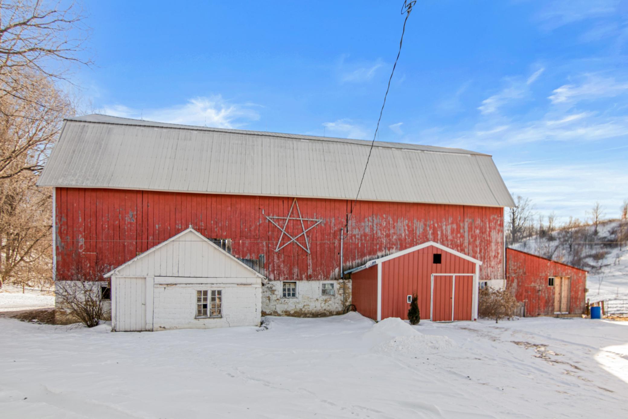 Historic barn character with endless opportunity