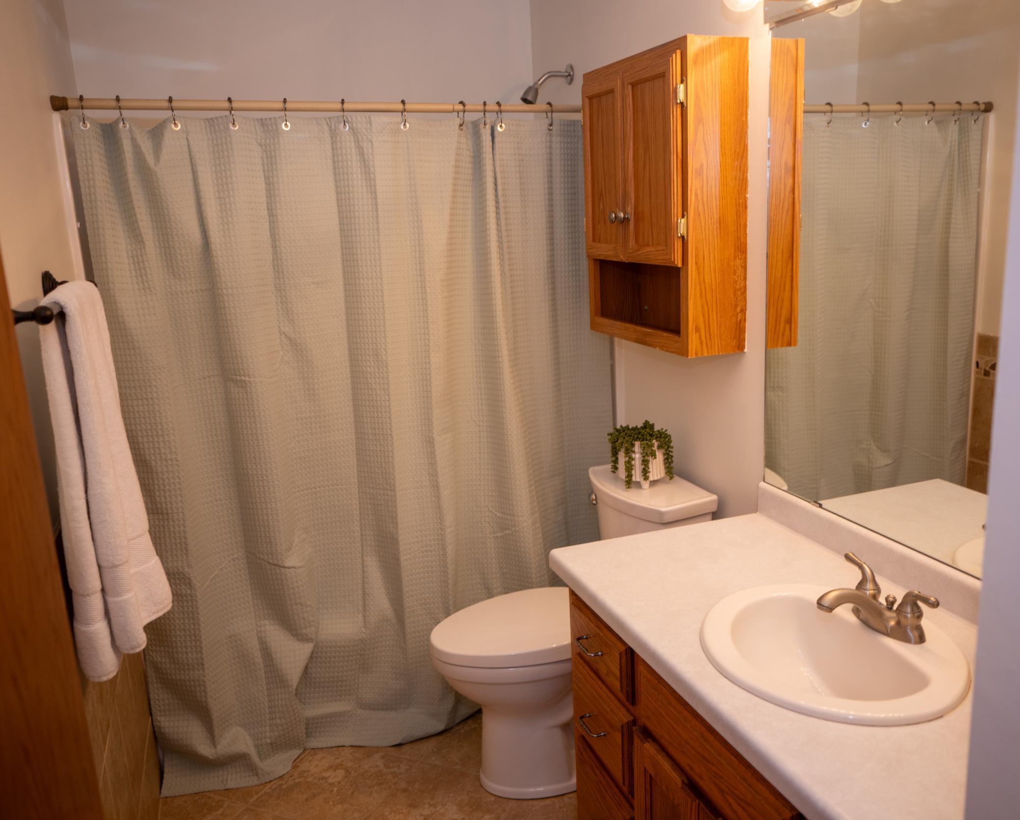 1449 FULL BATH upper level.