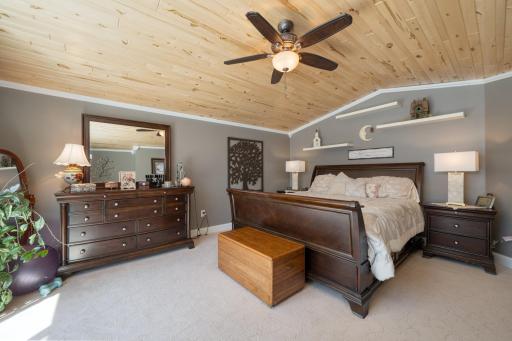 21564 Sugarbush Lane, Cohasset, MN 55721