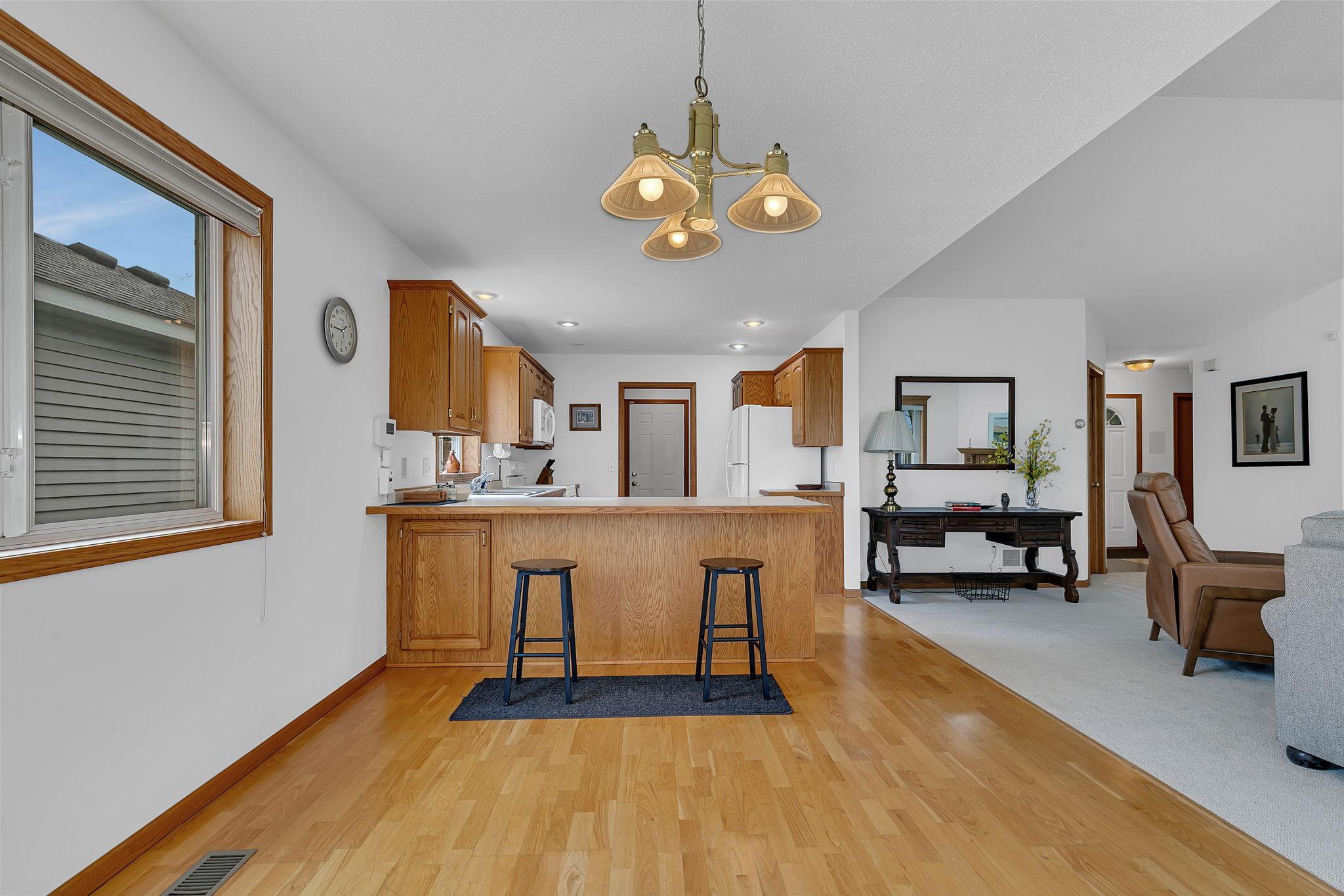 Kitchen with breakfast bar