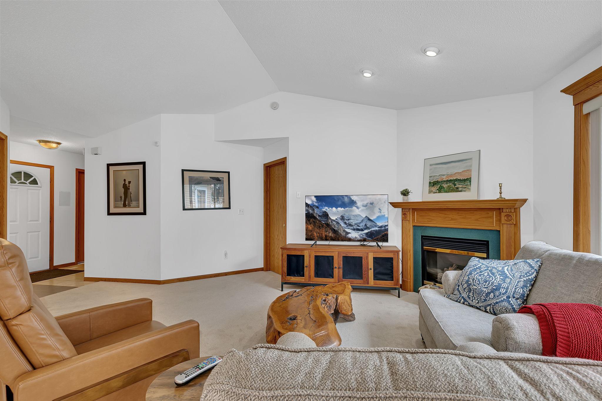Living Room w/gas fireplace and vaulted