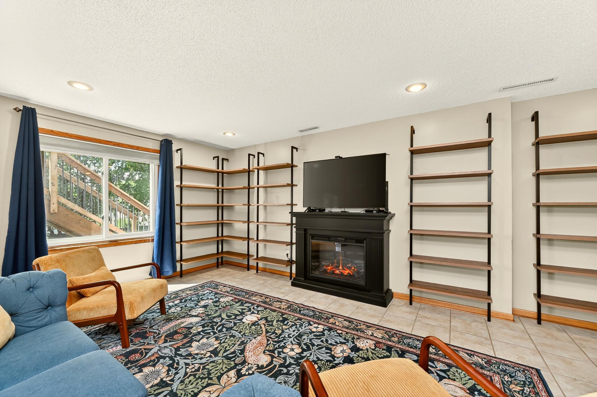 Free Standing Electric Fireplace