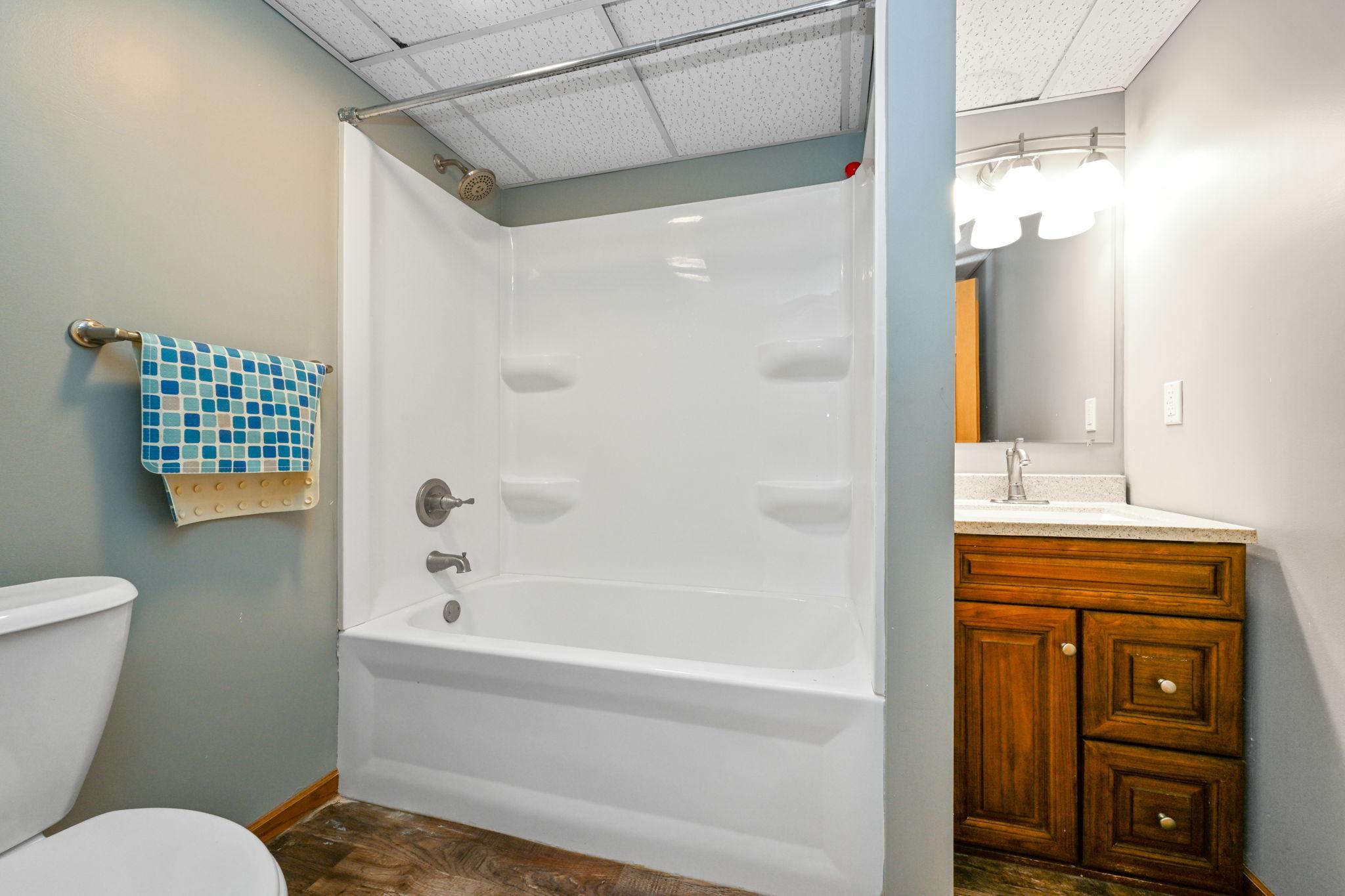 13-web-or-mls-740 Main St W 013Full.jpg
