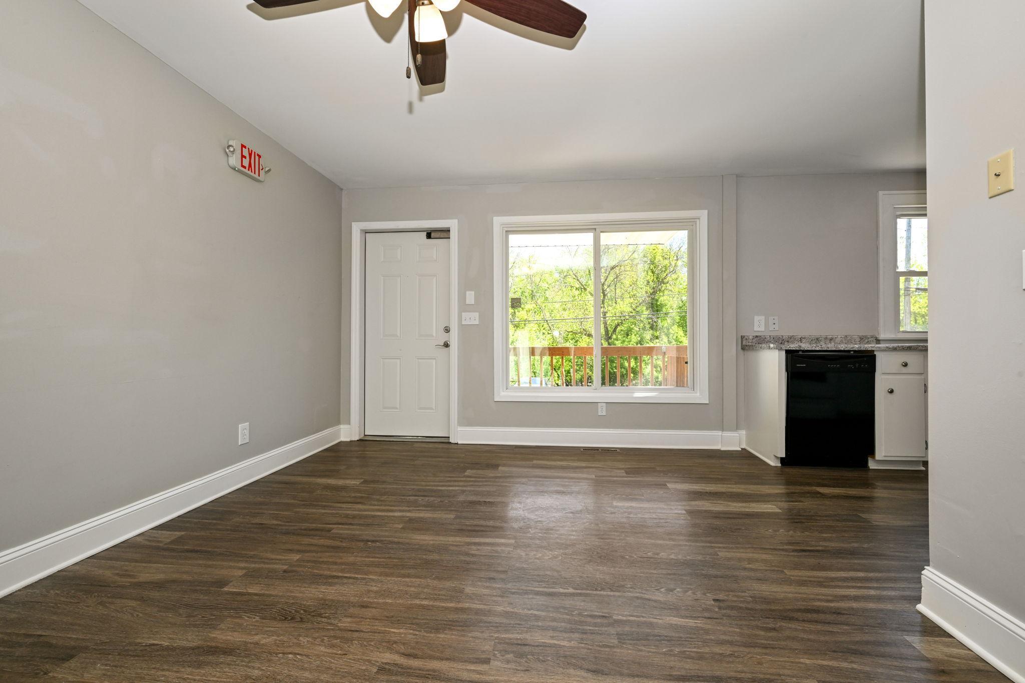 8-web-or-mls-740 Main St W 008Full.jpg