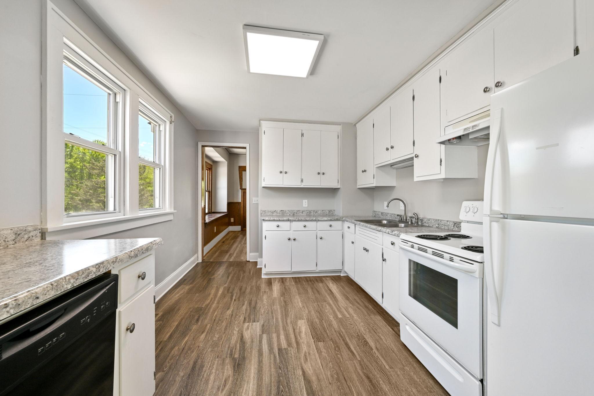 7-web-or-mls-740 Main St W 007Full.jpg
