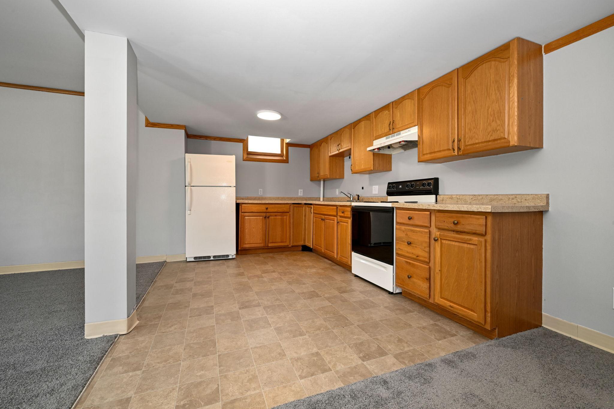 15-web-or-mls-740 Main St W 015Full.jpg