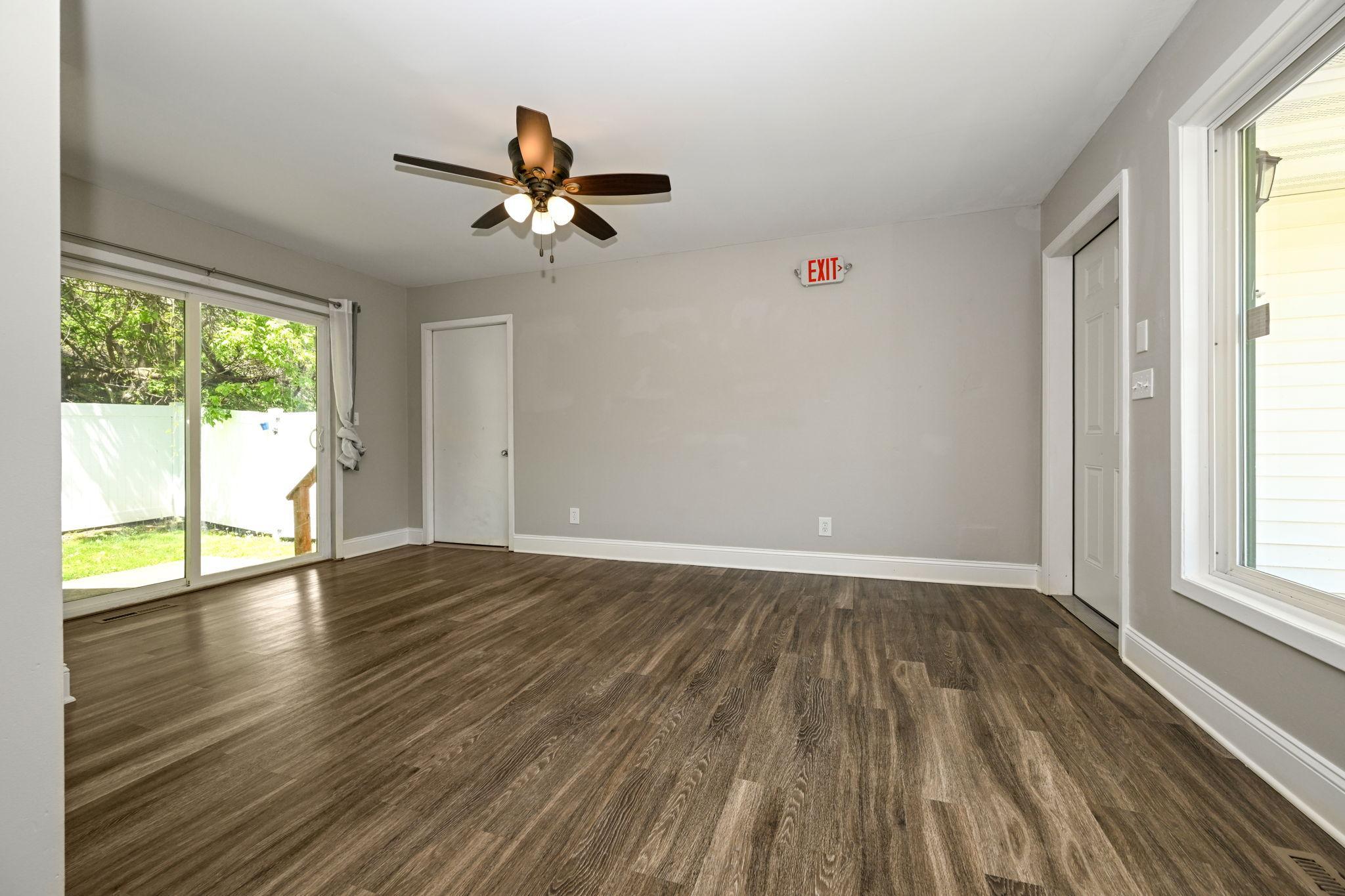 9-web-or-mls-740 Main St W 009Full.jpg