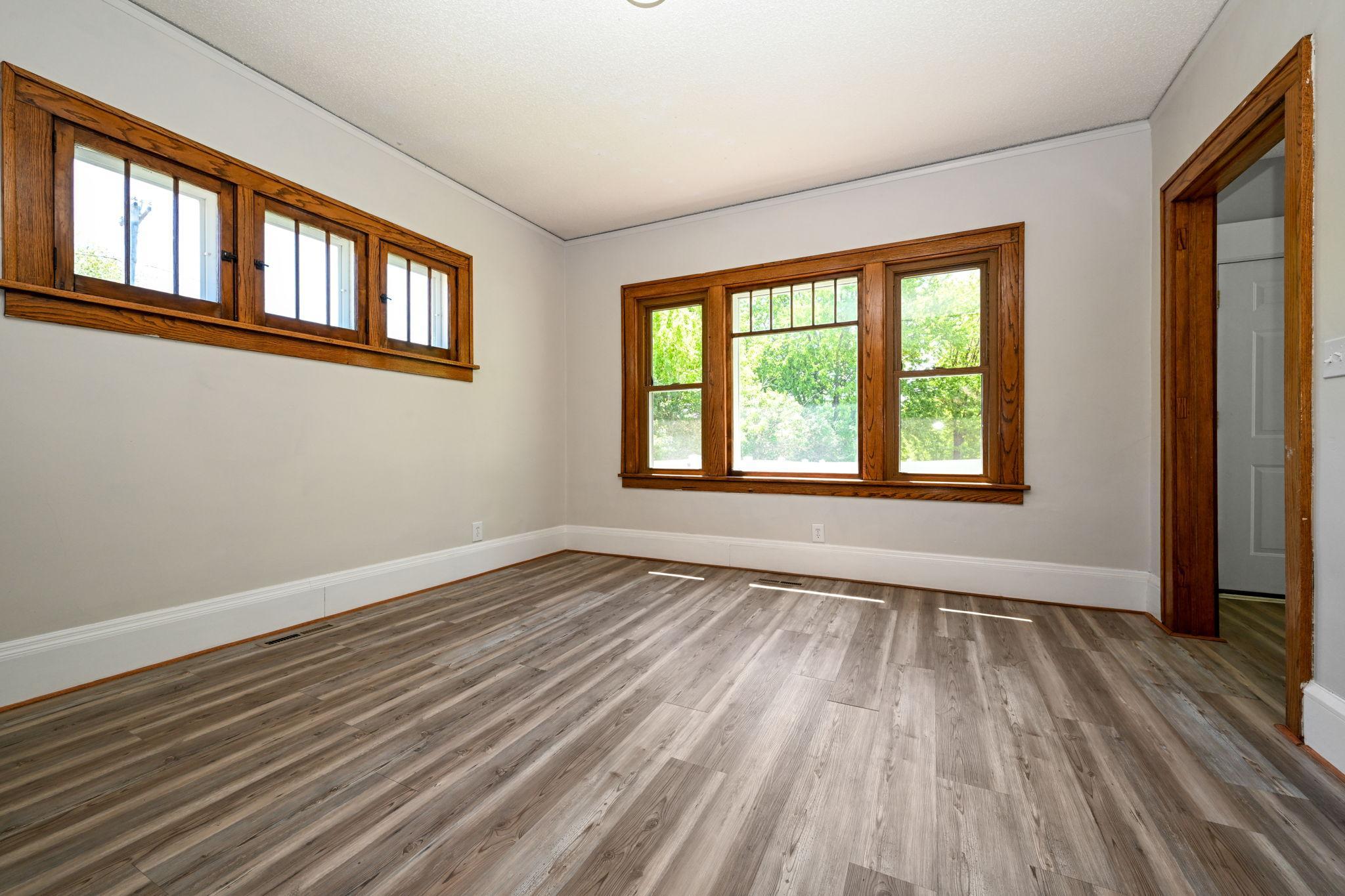 3-web-or-mls-740 Main St W 003Full.jpg
