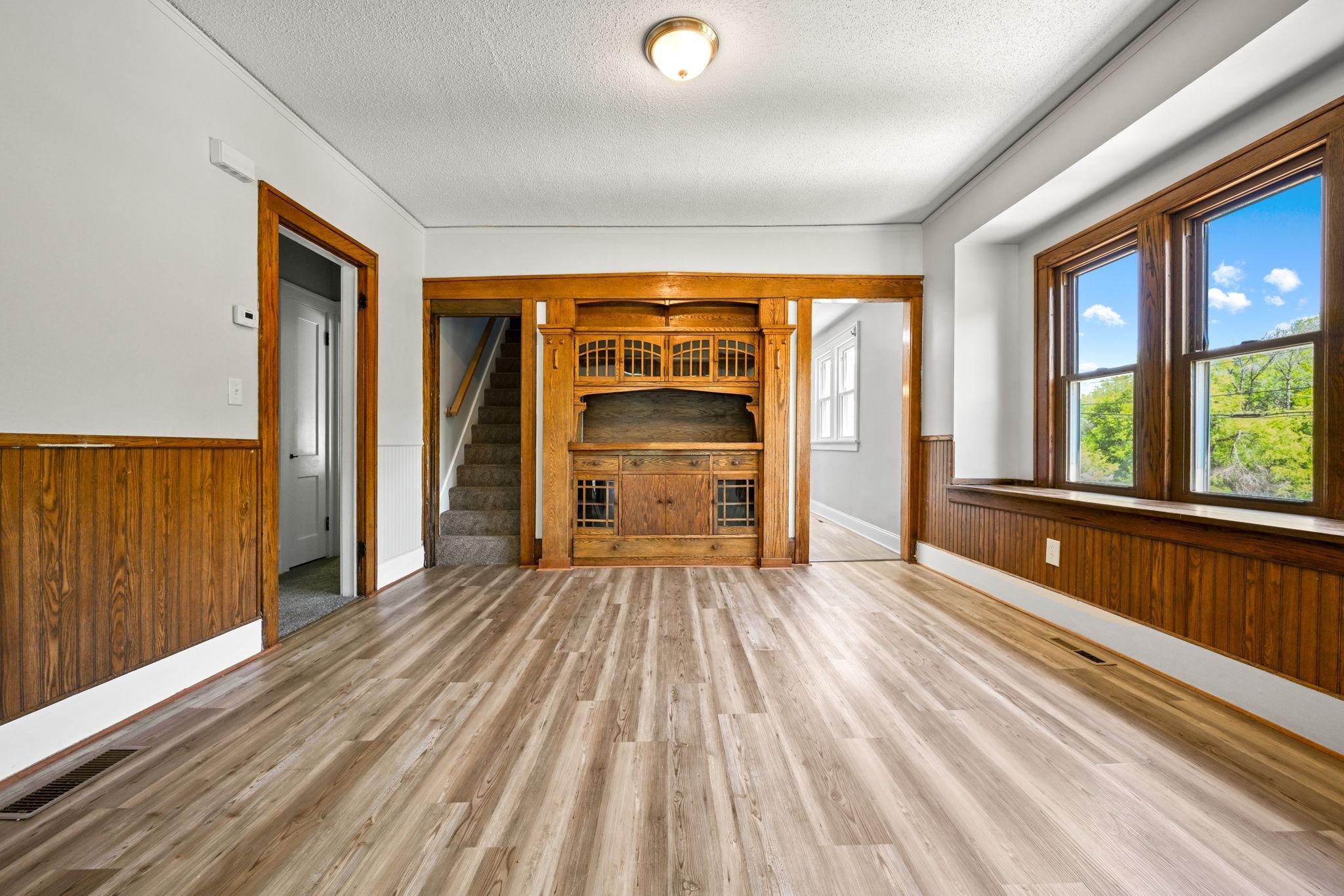 5-web-or-mls-740 Main St W 005Full.jpg