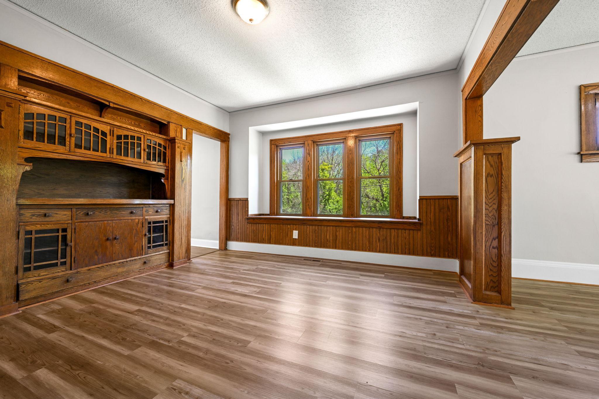 6-web-or-mls-740 Main St W 006Full.jpg