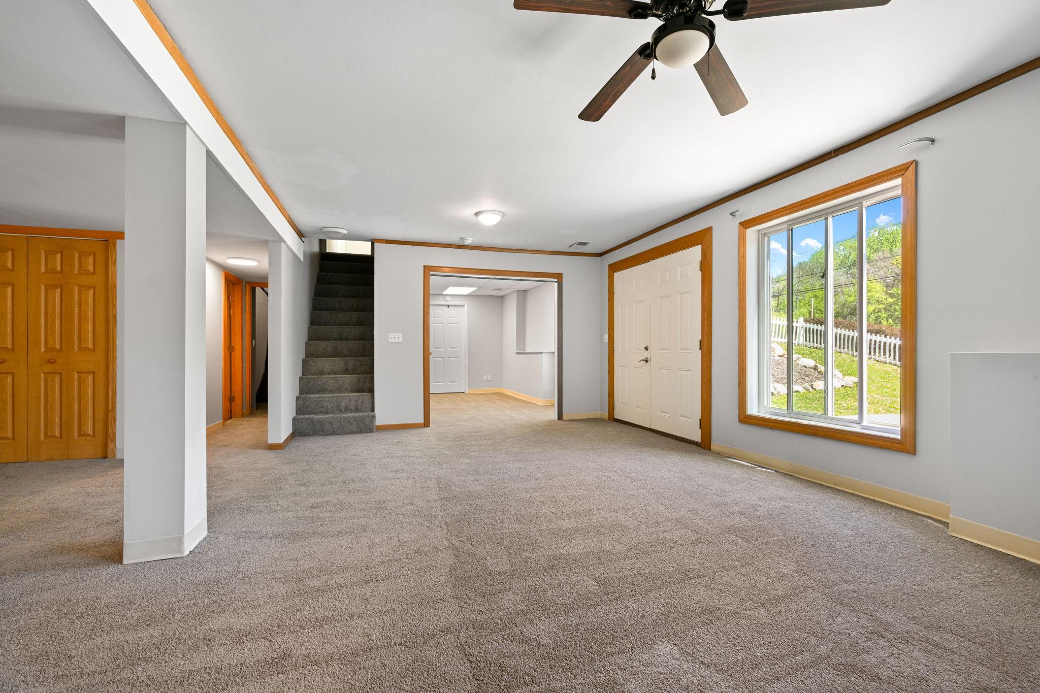 16-web-or-mls-740 Main St W 016Full.jpg