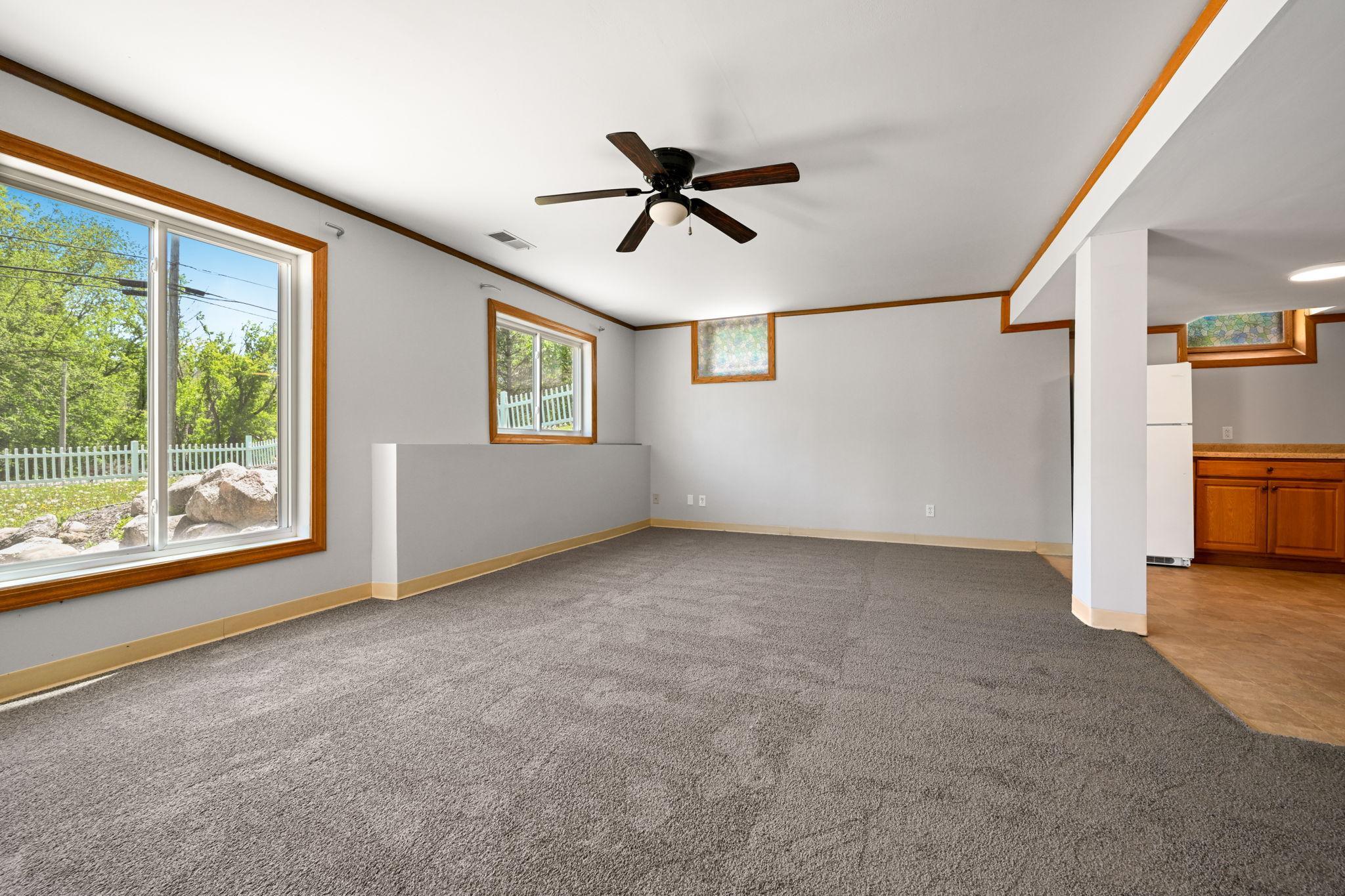 14-web-or-mls-740 Main St W 014Full.jpg