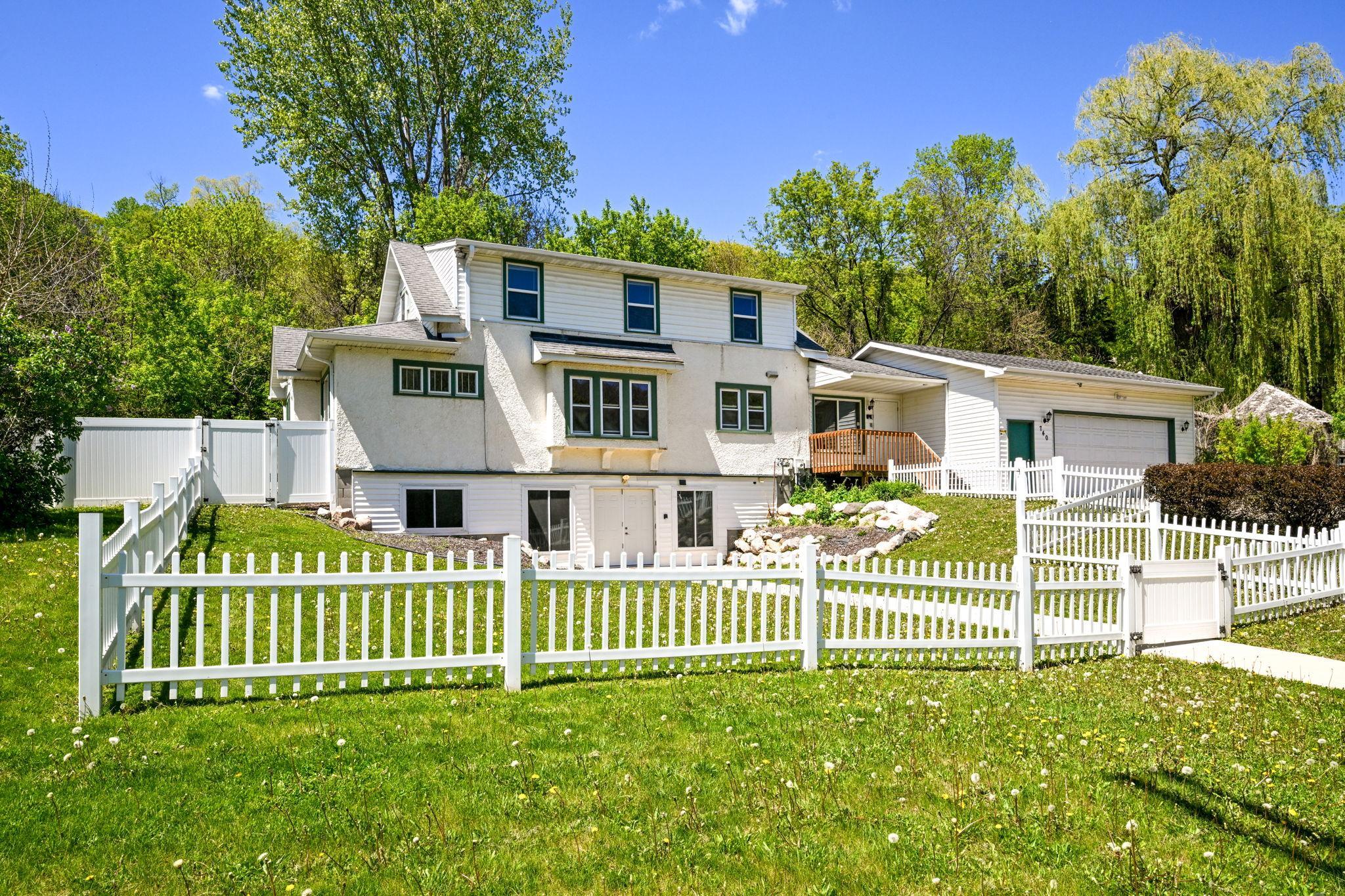 1-web-or-mls-740 Main St W 001Full.jpg