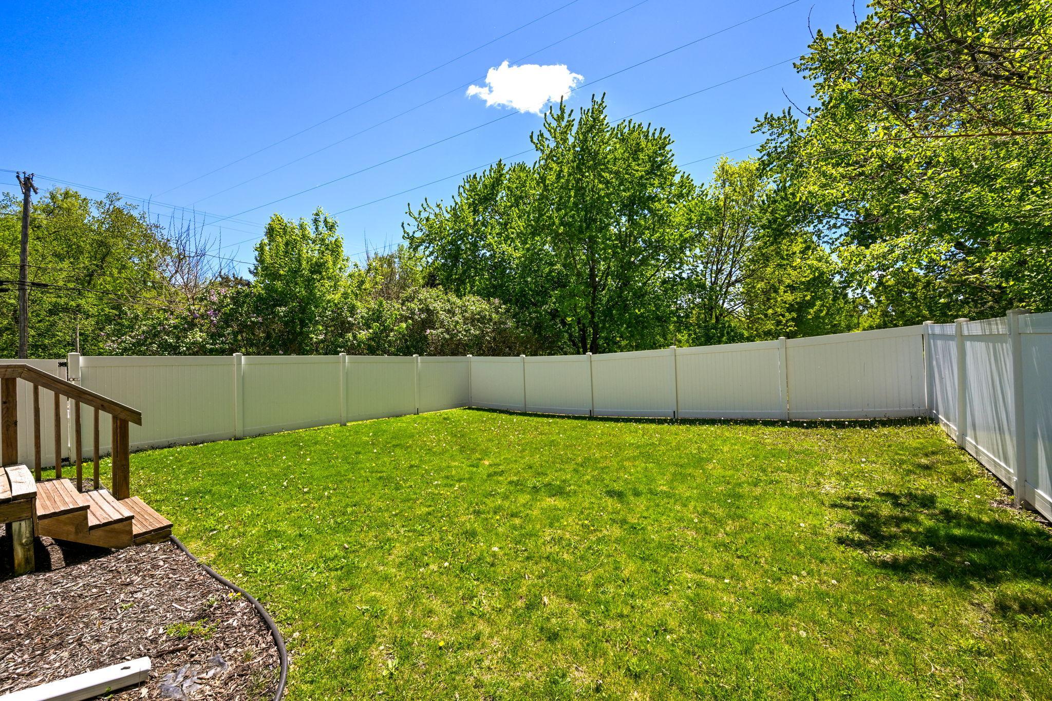 26-web-or-mls-740 Main St W 026Full.jpg
