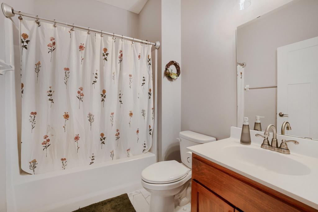 8051 Winfield Rd - MLS Sized - 022 - 22 Bathroom.jpg