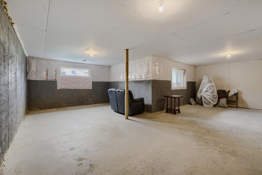 8051 Winfield Rd - MLS Sized - 014 - 14 Family Room.jpg
