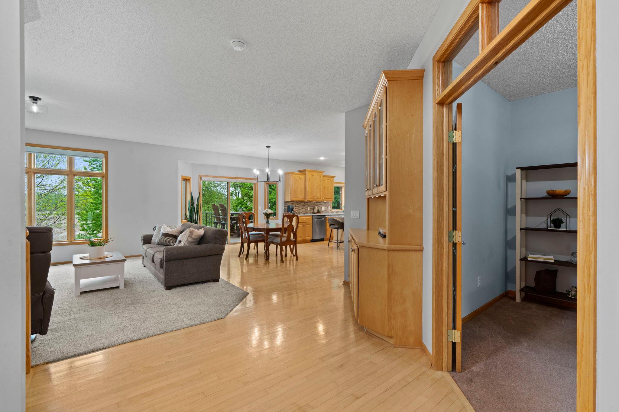 15-web-or-mls-14259 Geneva Ave N-170.jpg
