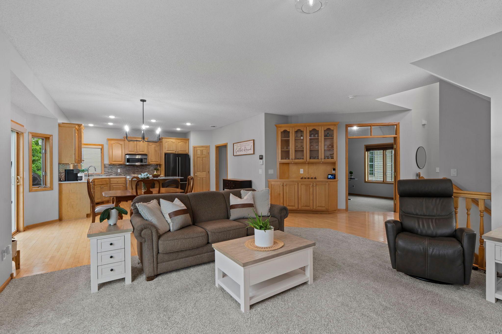 21-web-or-mls-14259 Geneva Ave N-200.jpg