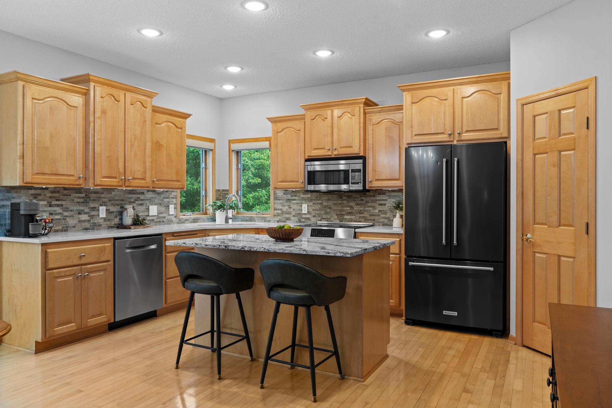 23-web-or-mls-14259 Geneva Ave N-210.jpg