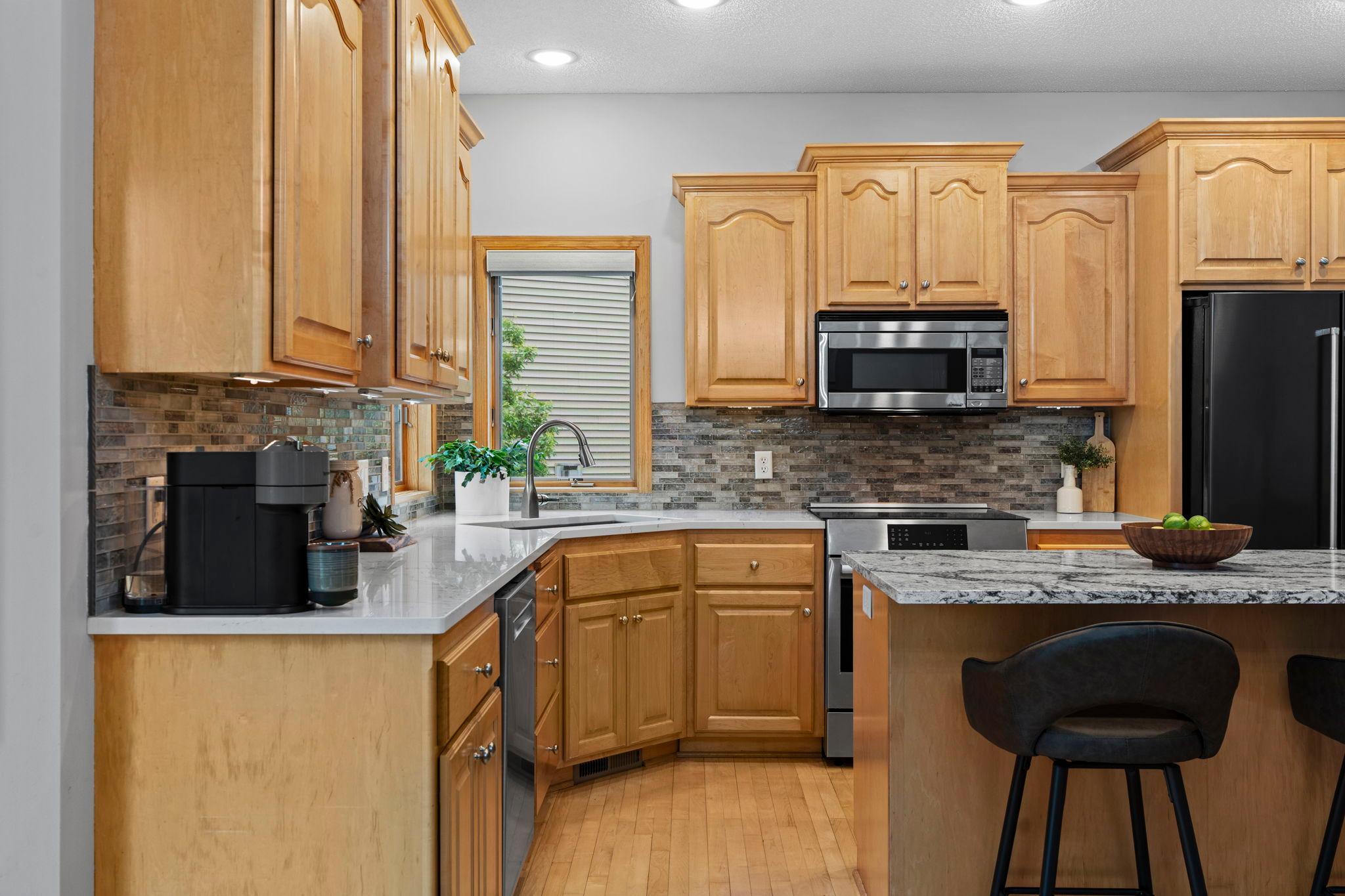 26-web-or-mls-14259 Geneva Ave N-225.jpg