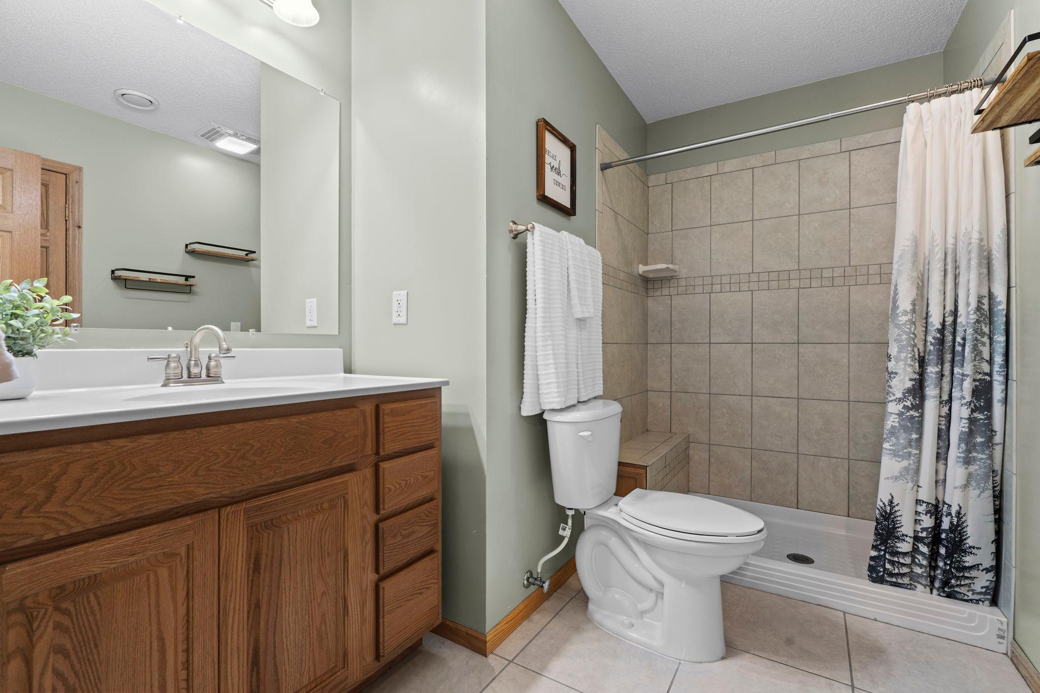 59-web-or-mls-14259 Geneva Ave N-160.jpg