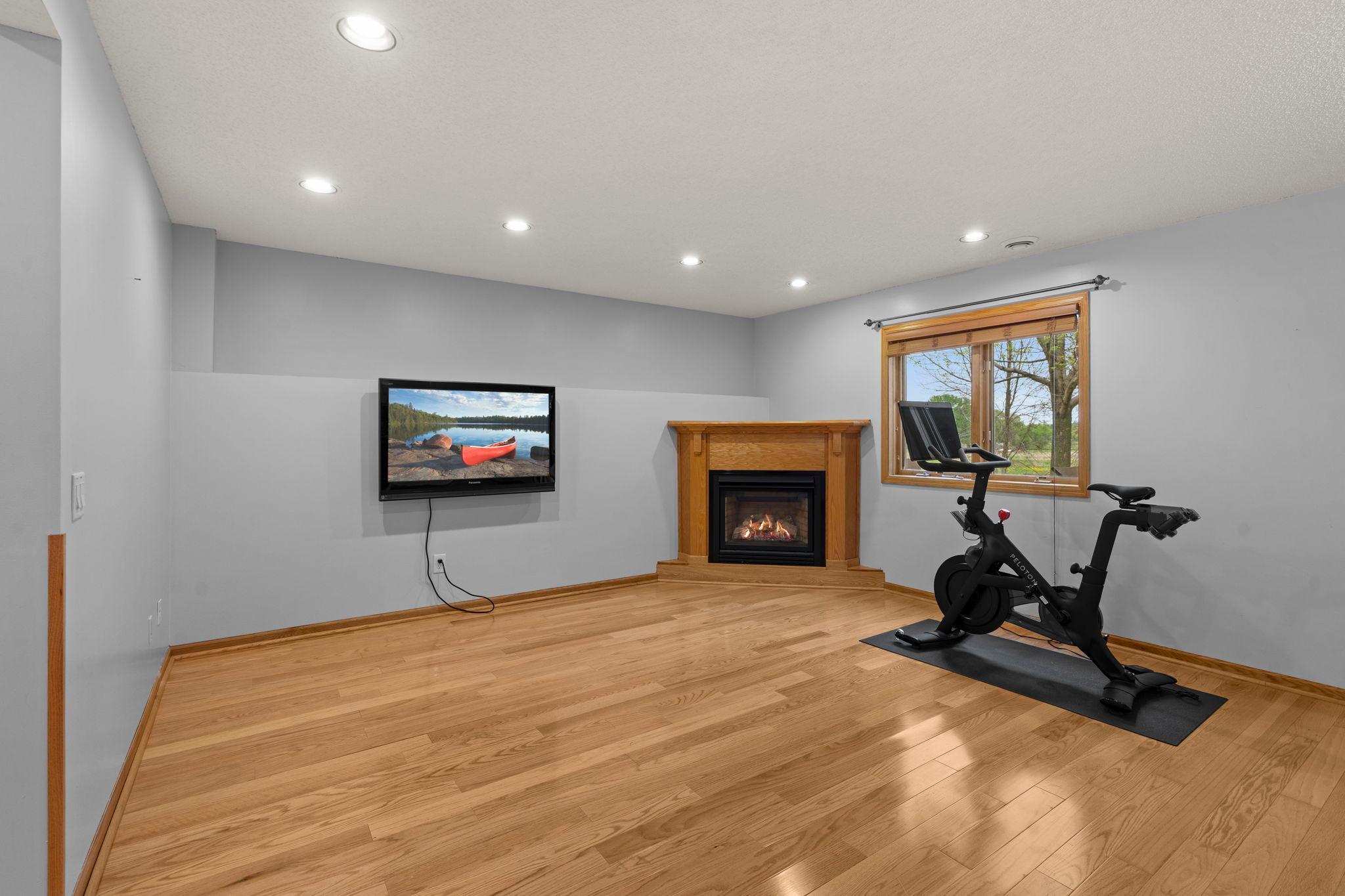 51-web-or-mls-14259 Geneva Ave N-120.jpg