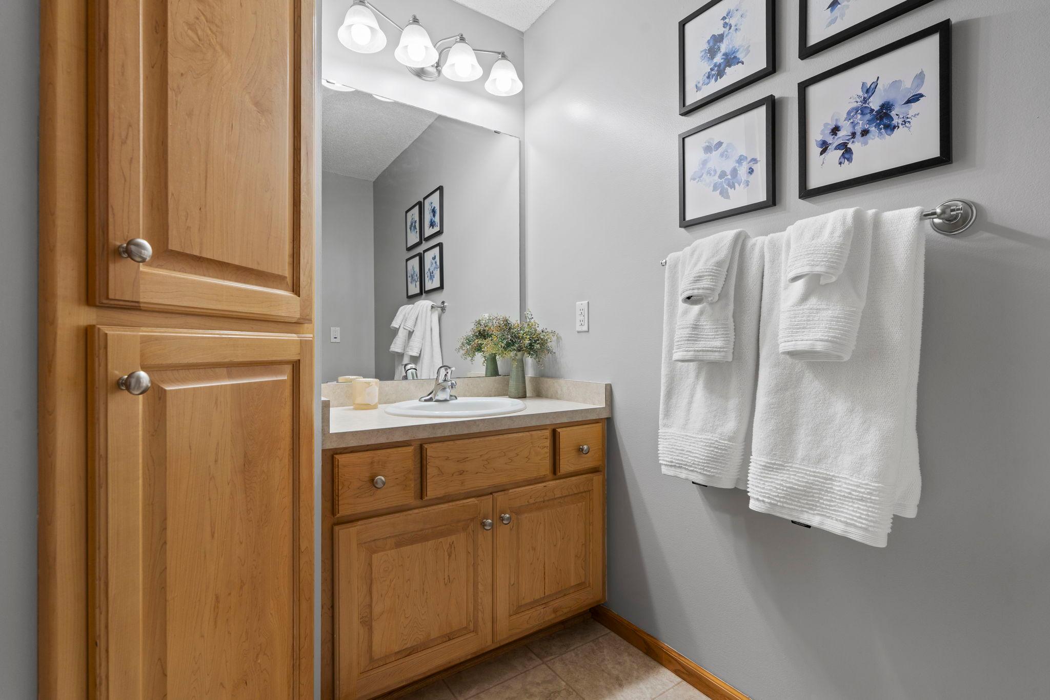 49-web-or-mls-14259 Geneva Ave N-340.jpg