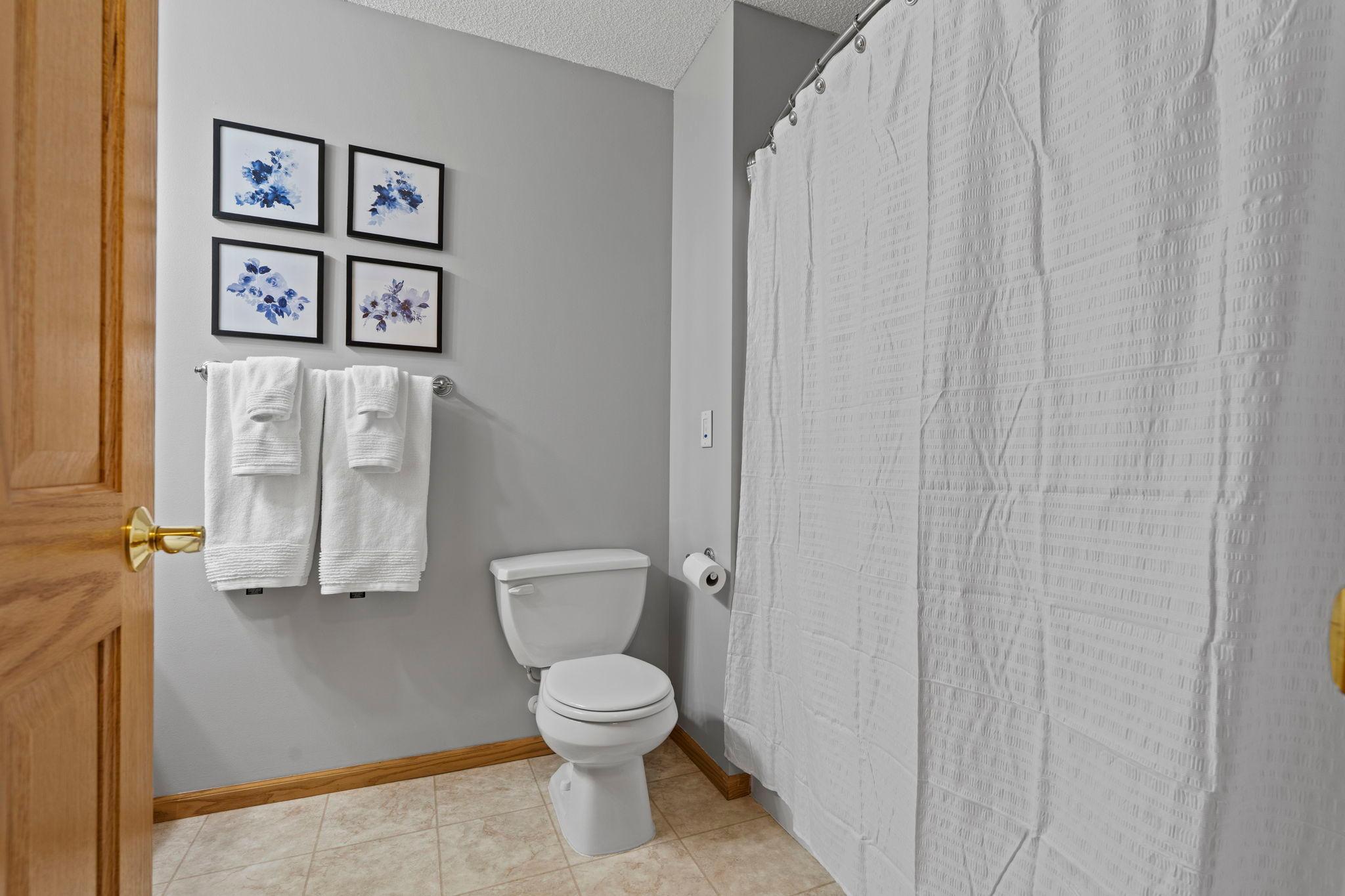 48-web-or-mls-14259 Geneva Ave N-335.jpg