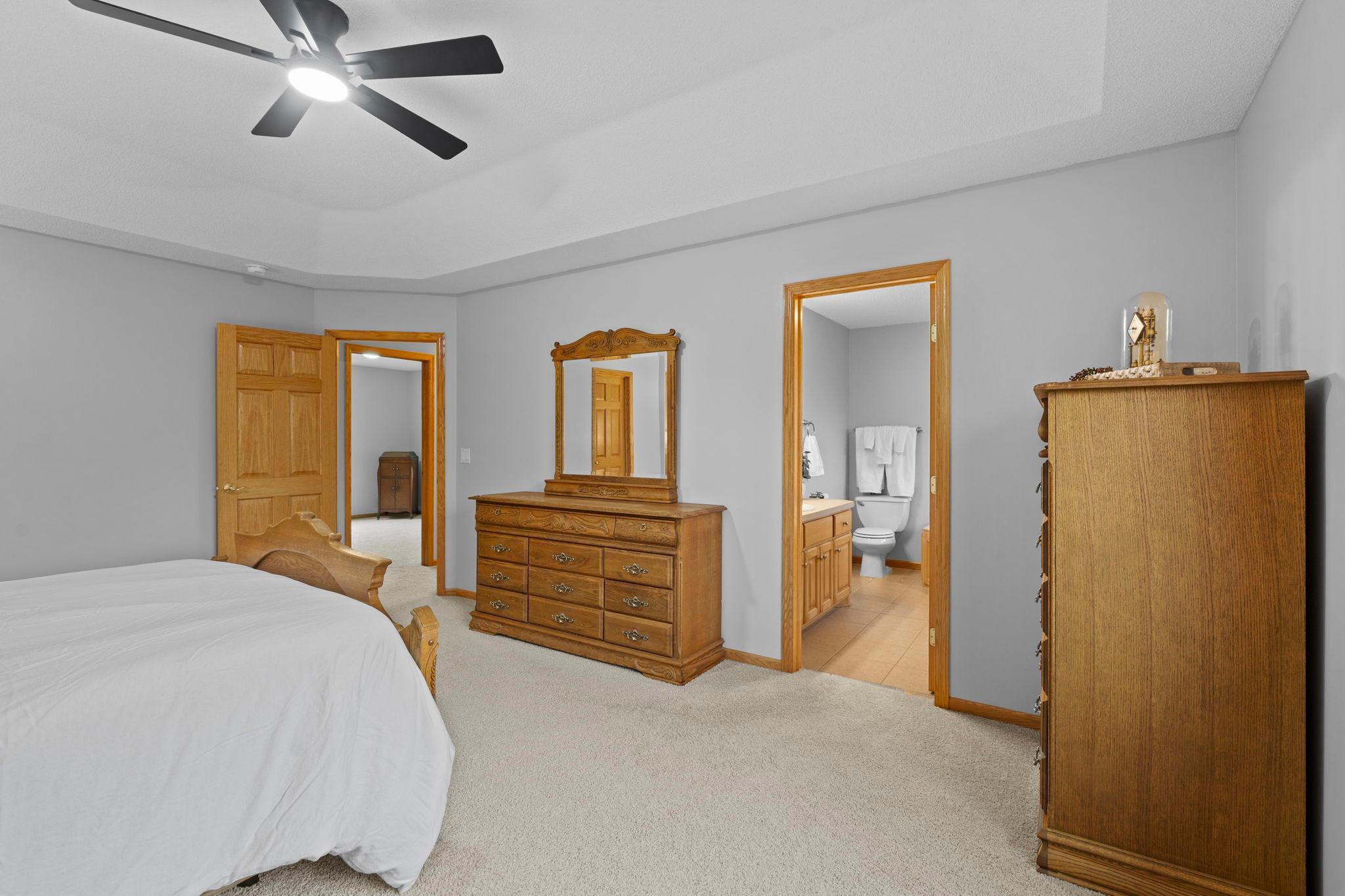 39-web-or-mls-14259 Geneva Ave N-300.jpg